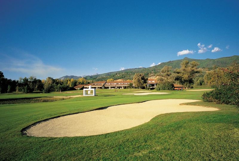 The exclusive Versilia Golf Resort is immersed in the green of the famous Forte dei Marmi Golf Club, close to Forte dei Marmi’s beach and to the most important art cities in Tuscany.